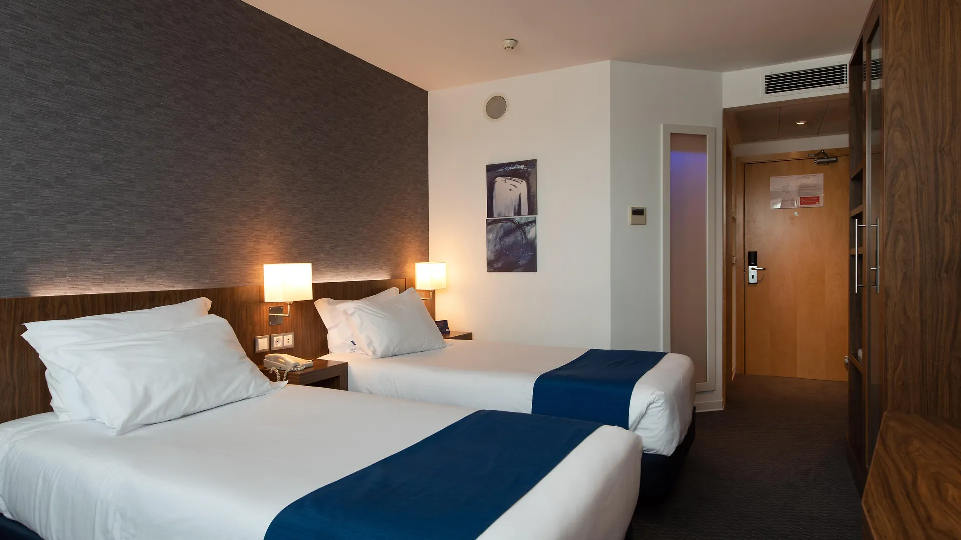 *** Hotel Holiday Inn Express Lisbon Airport By Ihg Portela  Portugalia