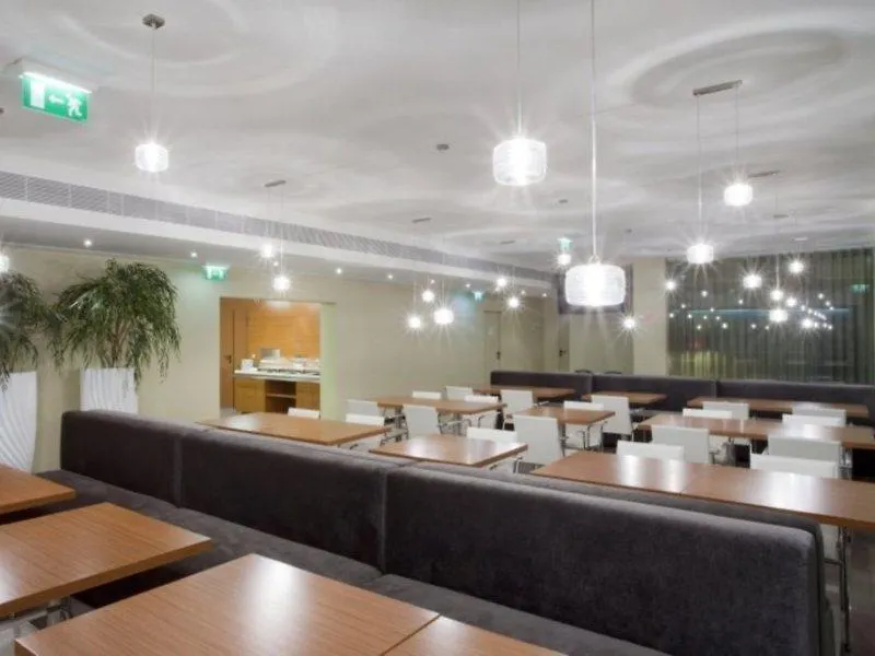 Holiday Inn Express Lisbon Airport By Ihg Portela  Hotel Portela (Loures)
