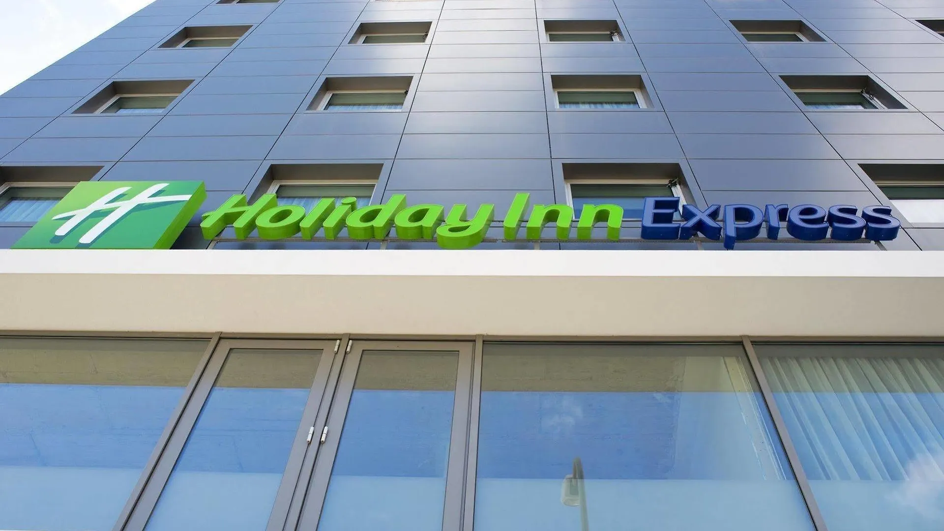 Holiday Inn Express Lisbon Airport, An Ihg Hotel פורטוגל