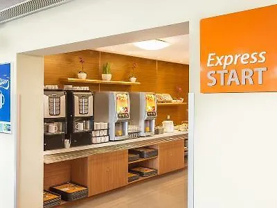 Holiday Inn Express Lisbon Airport, An Ihg Hotel 3*,  Portogallo